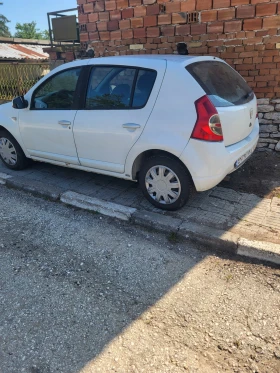 Обява за продажба на Dacia Sandero Климатик Газ.бензин  ~3 000 лв. - изображение 2
