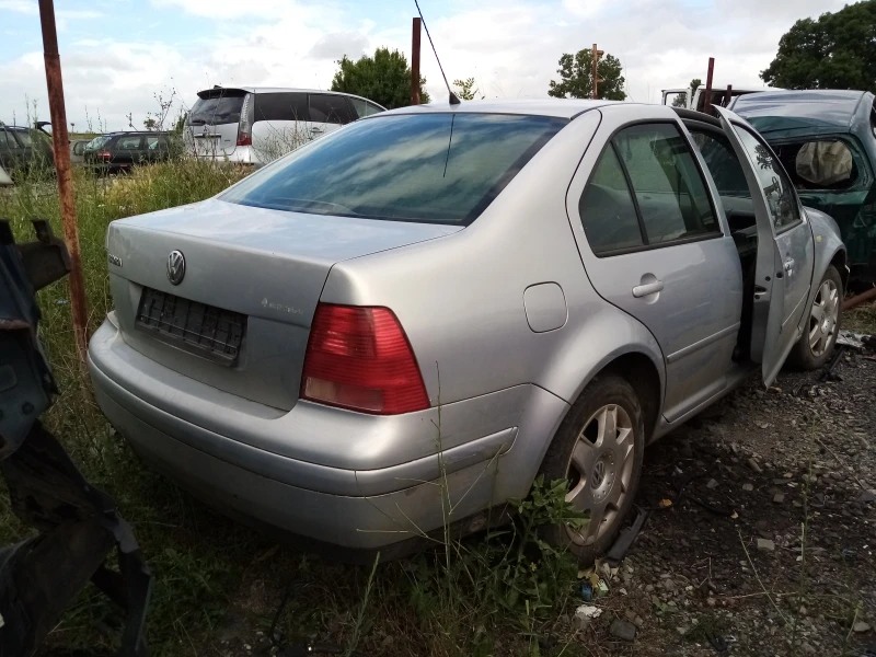 VW Bora, снимка 3 - Автомобили и джипове - 37736970