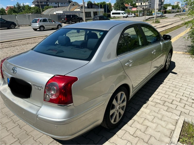 Toyota Avensis 2.2, снимка 4 - Автомобили и джипове - 46911908