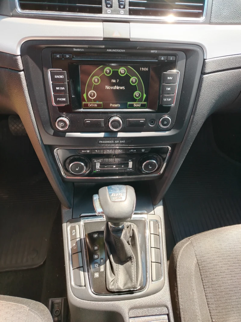 Skoda Superb 2.0 TDI SCOUT , снимка 14 - Автомобили и джипове - 51601663