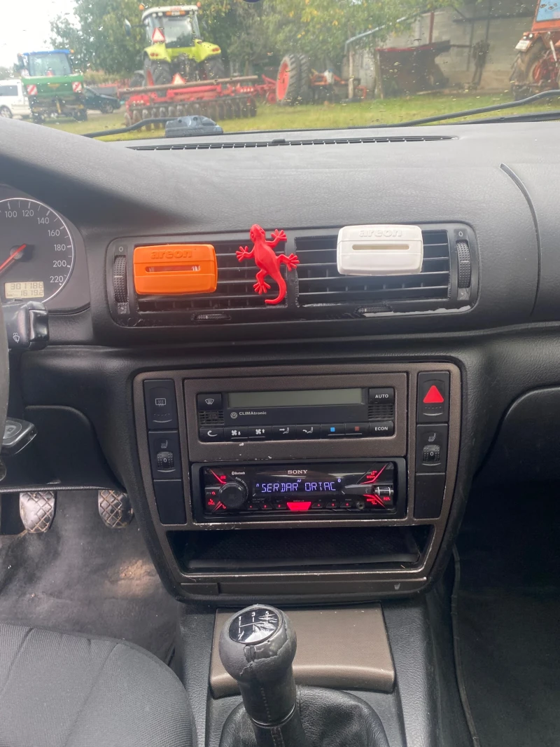 VW Passat, снимка 9 - Автомобили и джипове - 52451518