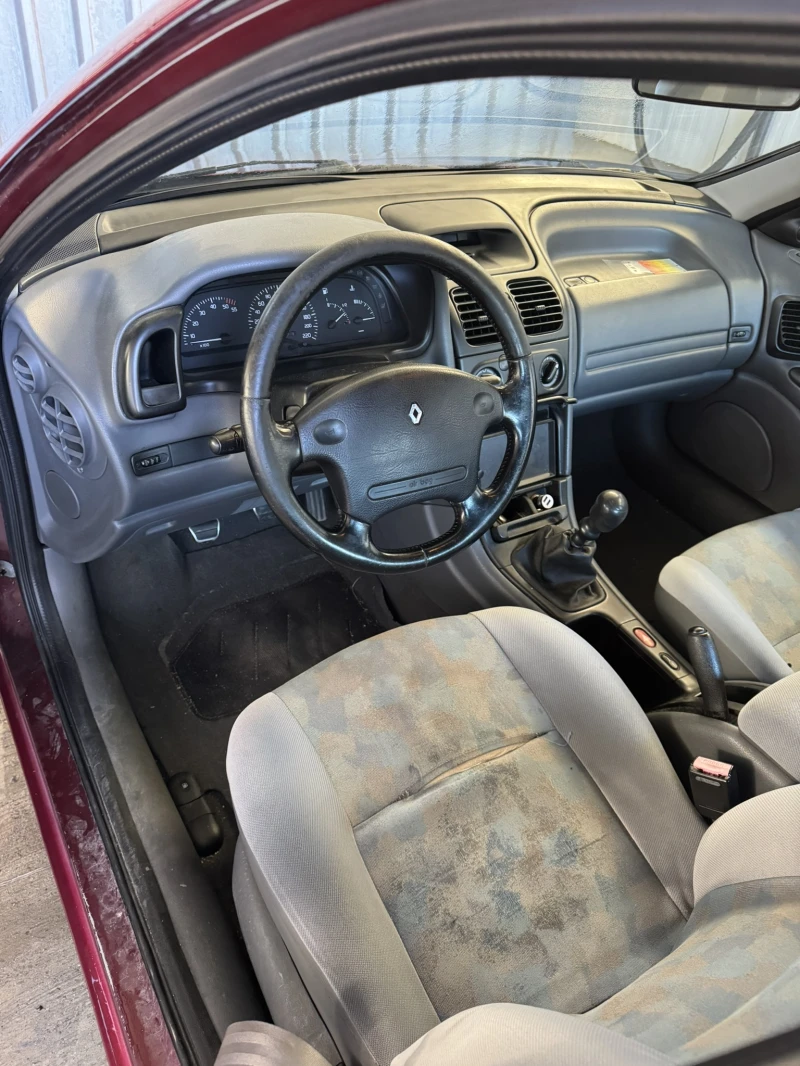 Renault Laguna 2.2, снимка 8 - Автомобили и джипове - 52554056