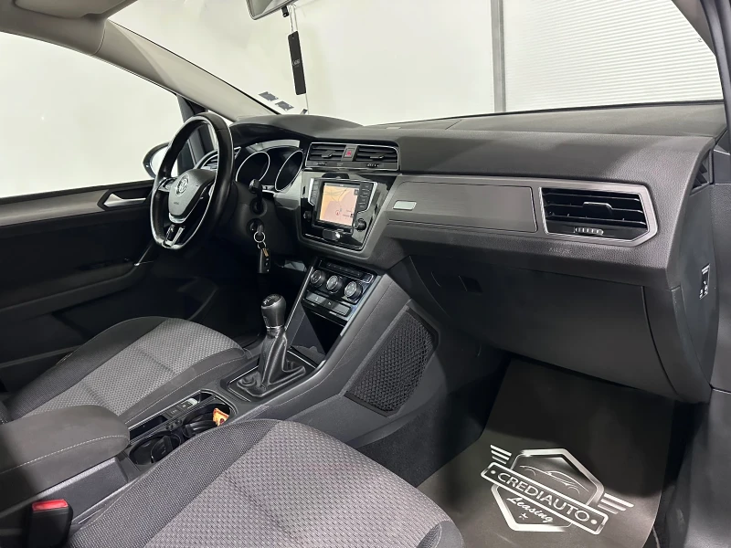 VW Touran 7 места, снимка 9 - Автомобили и джипове - 52839804