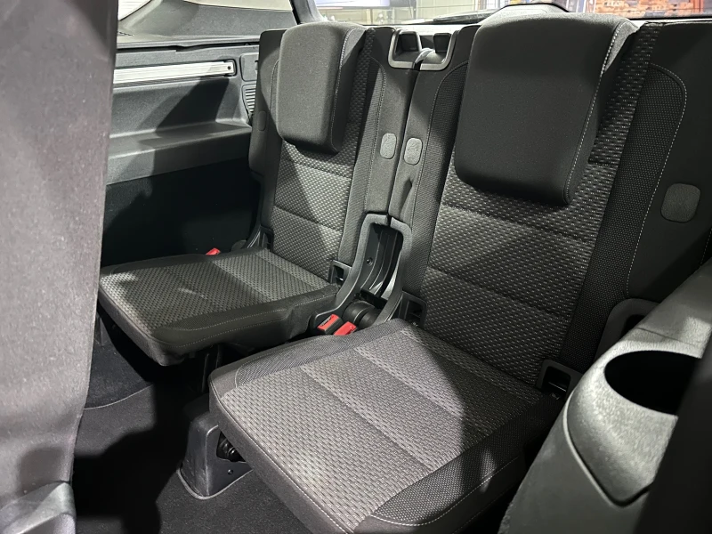 VW Touran 7 места, снимка 11 - Автомобили и джипове - 52839804