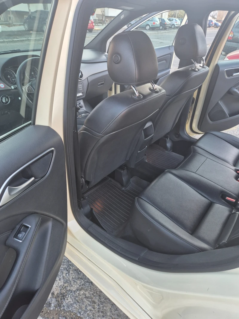 Mercedes-Benz B 180, снимка 9 - Автомобили и джипове - 52914433