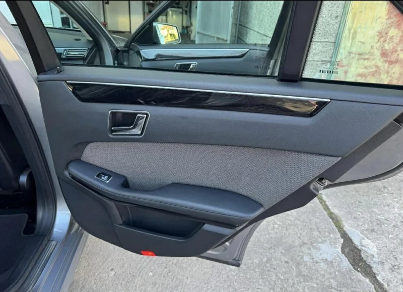 Mercedes-Benz E 220, снимка 8 - Автомобили и джипове - 53421879