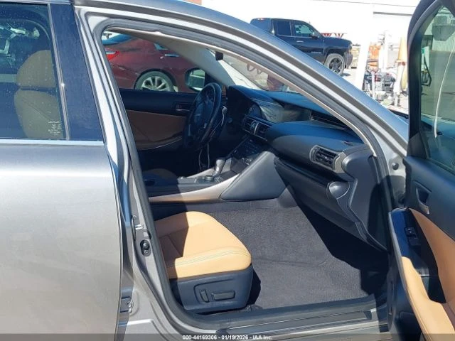 Lexus IS 300* KEYLESS* LED, снимка 6 - Автомобили и джипове - 53814649