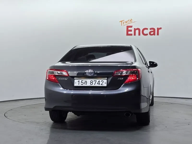 Toyota Camry 2.5 XLE, снимка 4 - Автомобили и джипове - 55046998