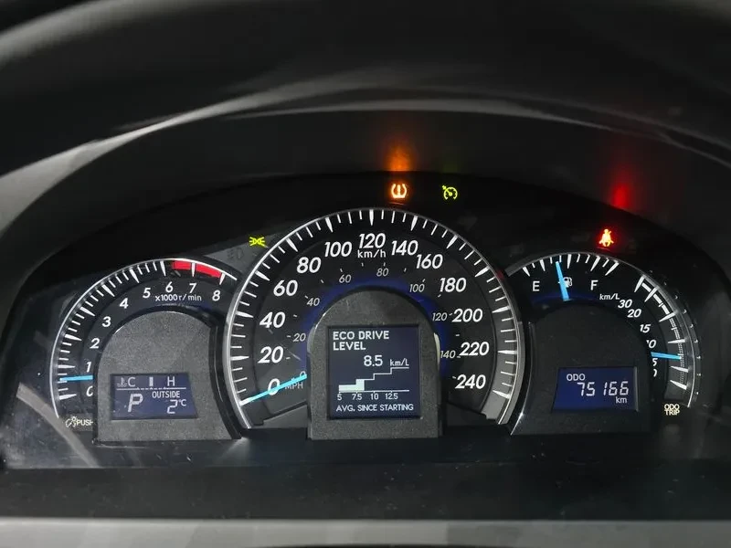 Toyota Camry 2.5 XLE, снимка 8 - Автомобили и джипове - 55046998