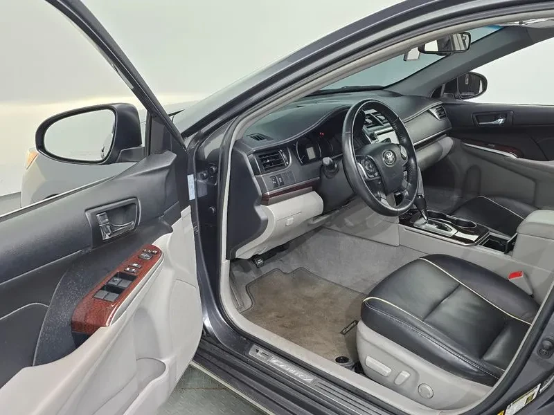 Toyota Camry 2.5 XLE, снимка 10 - Автомобили и джипове - 55046998