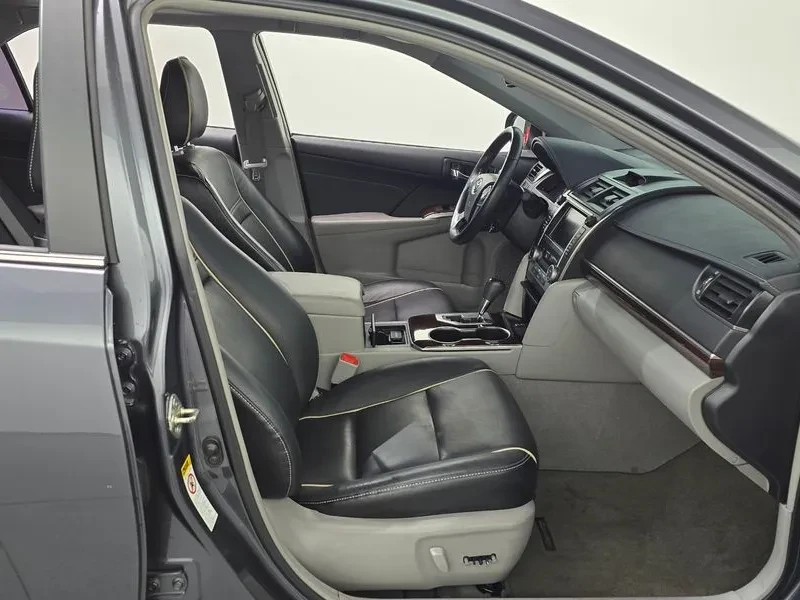 Toyota Camry 2.5 XLE, снимка 11 - Автомобили и джипове - 55046998