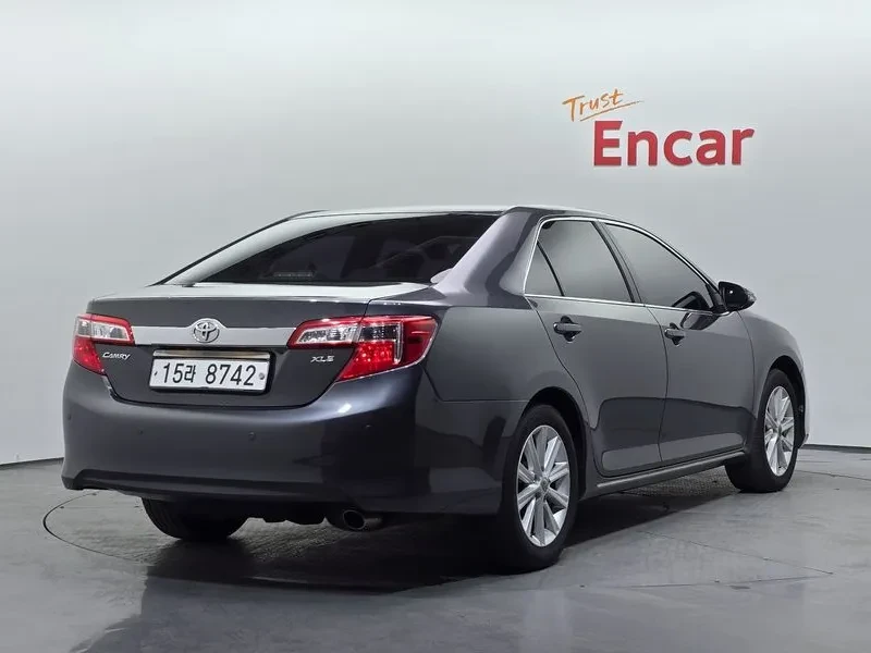 Toyota Camry 2.5 XLE, снимка 2 - Автомобили и джипове - 55046998