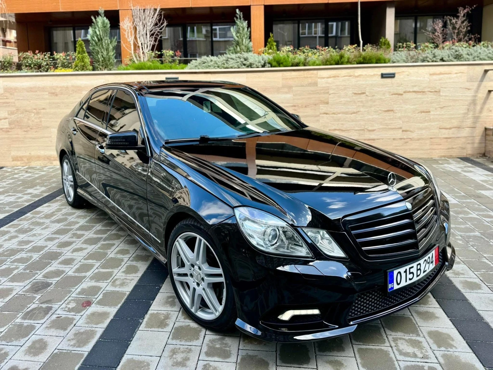Mercedes-Benz E 500 4Matic/AMG Pack  - изображение 3