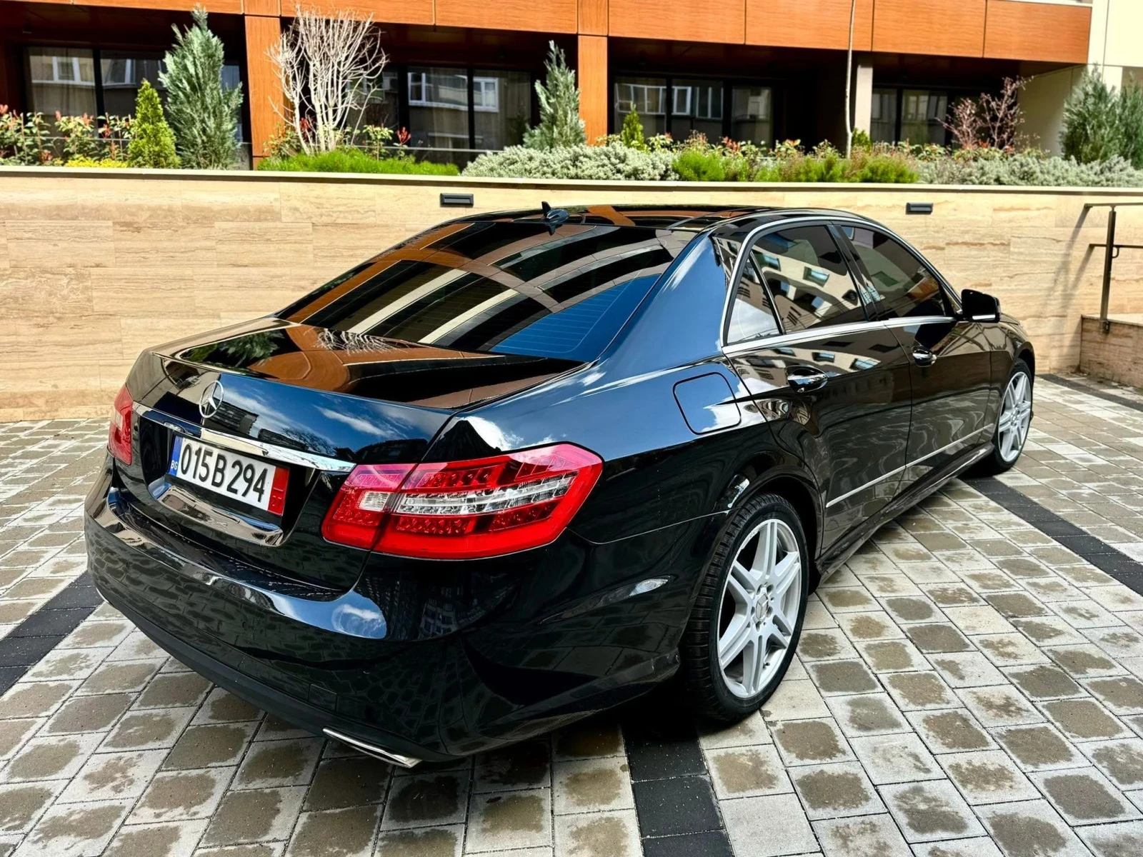 Mercedes-Benz E 500 4Matic/AMG Pack  - изображение 4