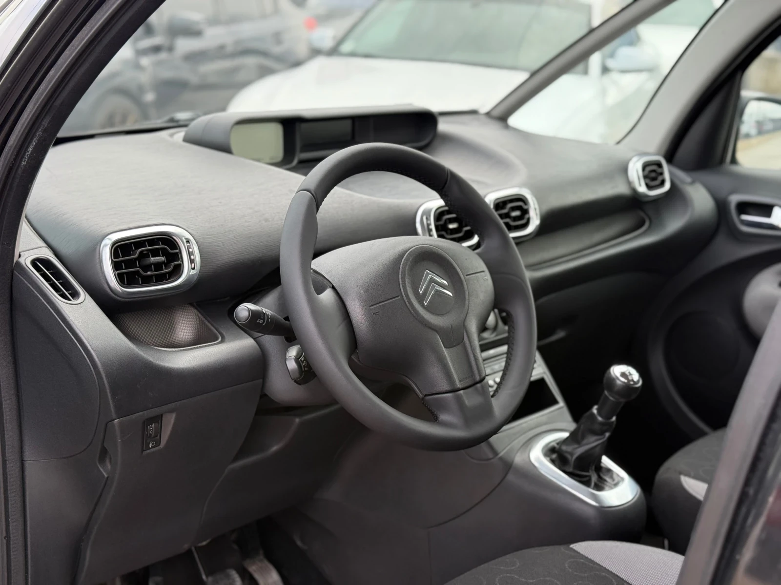 Citroen C4 Picasso 1.6бензин* 2011г* Ръчка* 172.000КМ*  - изображение 9