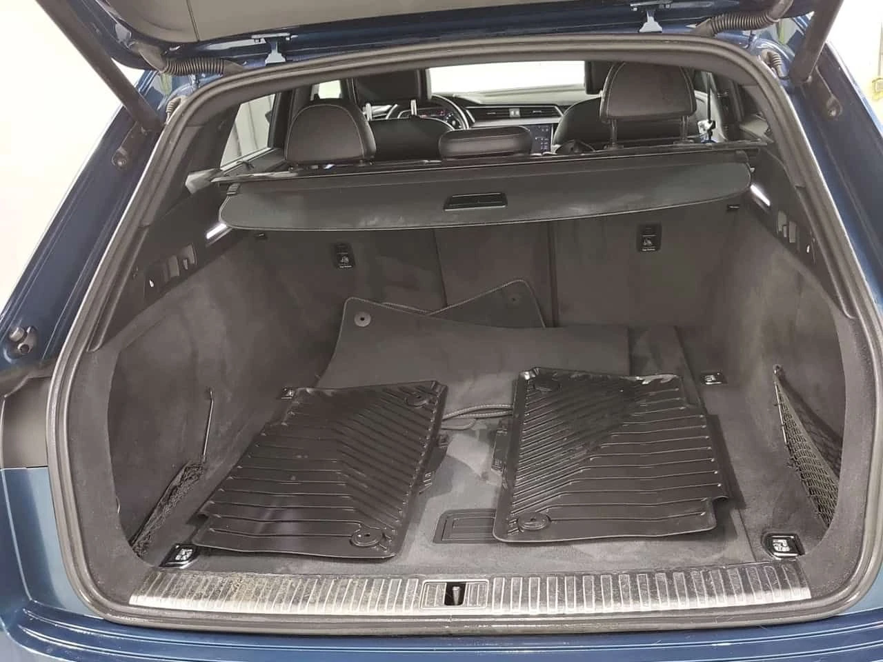 Audi E-Tron TECHNIK| HEAD-UP| 360 КАМЕРИ| PANO| 2 КЛЮЧА, снимка 14 - Автомобили и джипове - 54065195