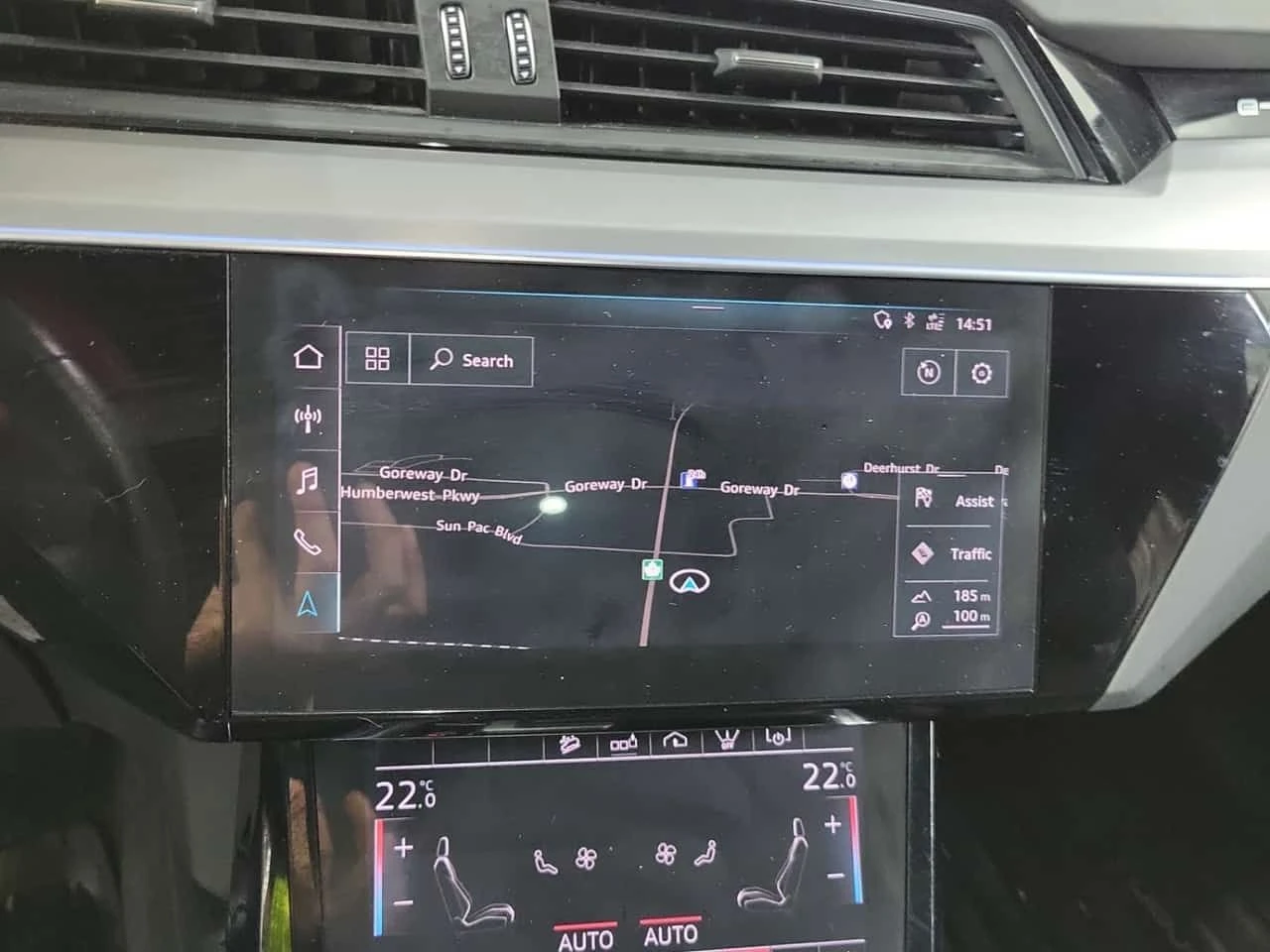 Audi E-Tron TECHNIK| HEAD-UP| 360 КАМЕРИ| PANO| 2 КЛЮЧА, снимка 11 - Автомобили и джипове - 54065195