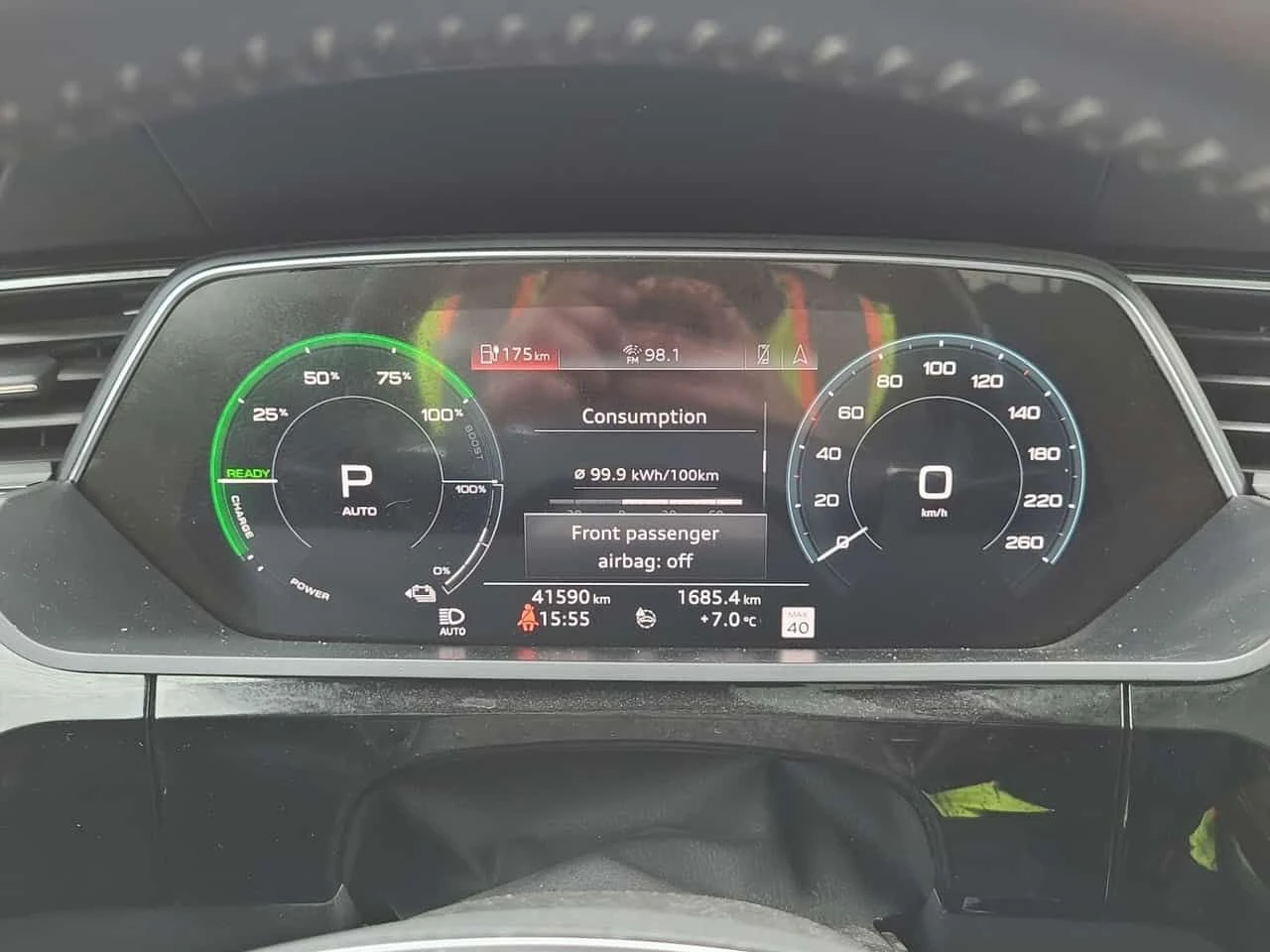 Audi E-Tron TECHNIK| HEAD-UP| 360 КАМЕРИ| PANO| 2 КЛЮЧА, снимка 9 - Автомобили и джипове - 54065195