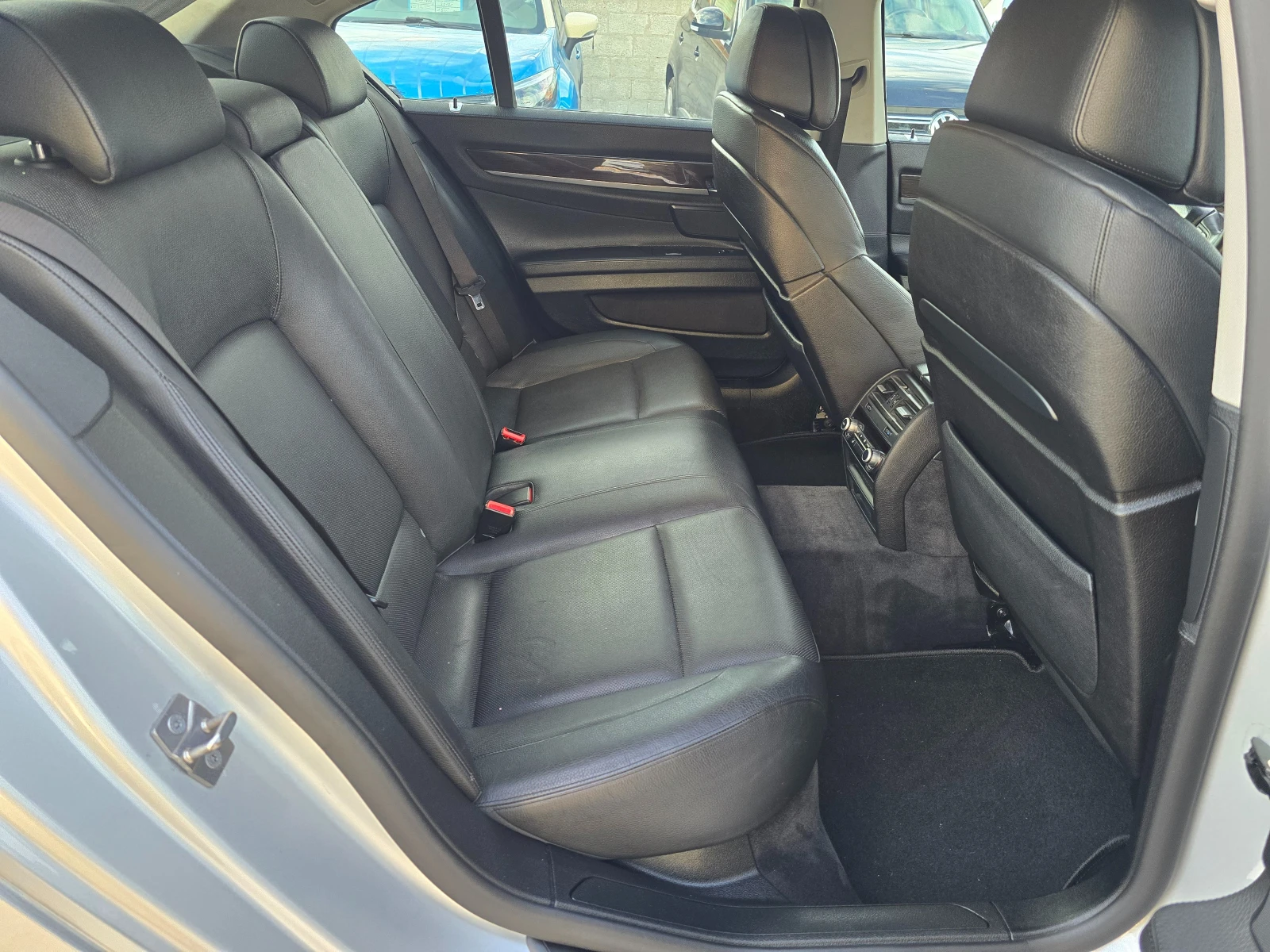 BMW 750 i /NAVI/VACUM/FULL/, снимка 14 - Автомобили и джипове - 54150242