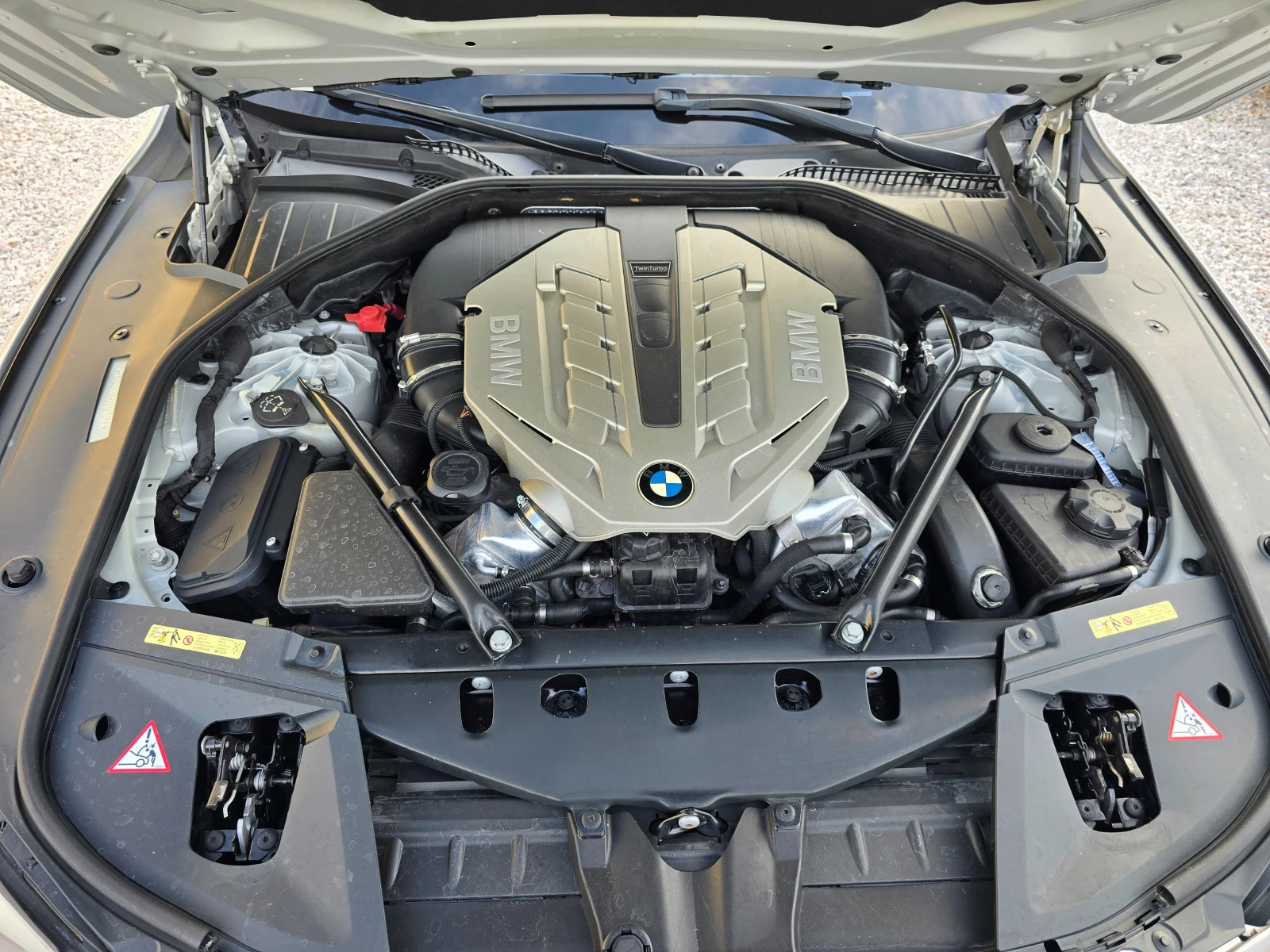 BMW 750 i /NAVI/VACUM/FULL/, снимка 17 - Автомобили и джипове - 54150242