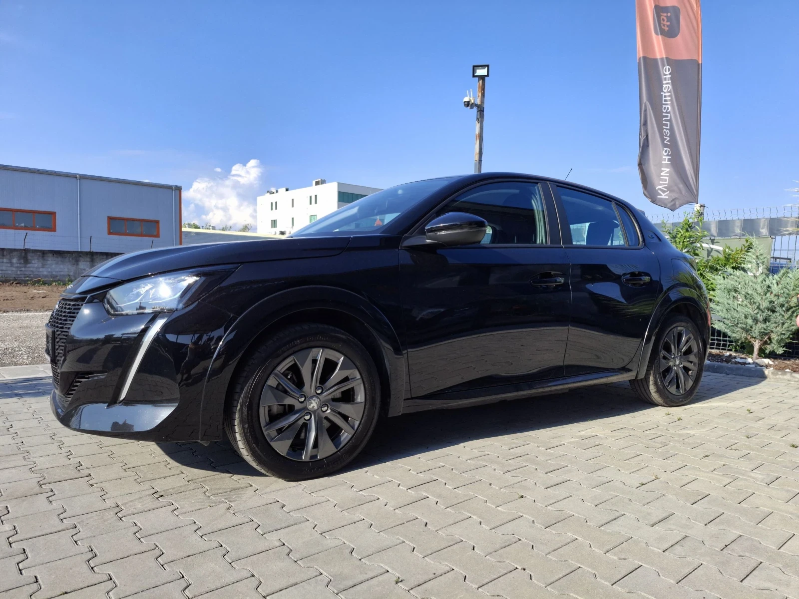 Peugeot 208 50kw, снимка 4 - Автомобили и джипове - 54834094