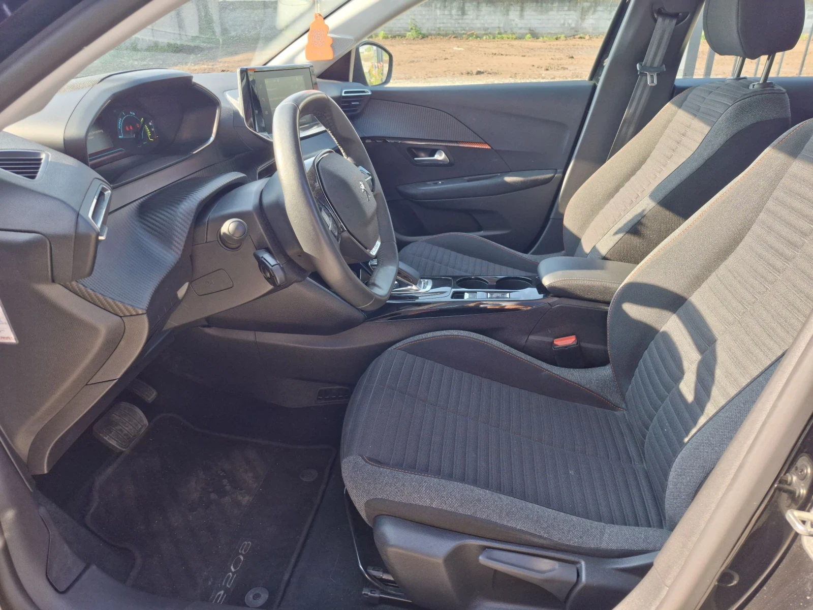 Peugeot 208 50kw, снимка 11 - Автомобили и джипове - 54834094