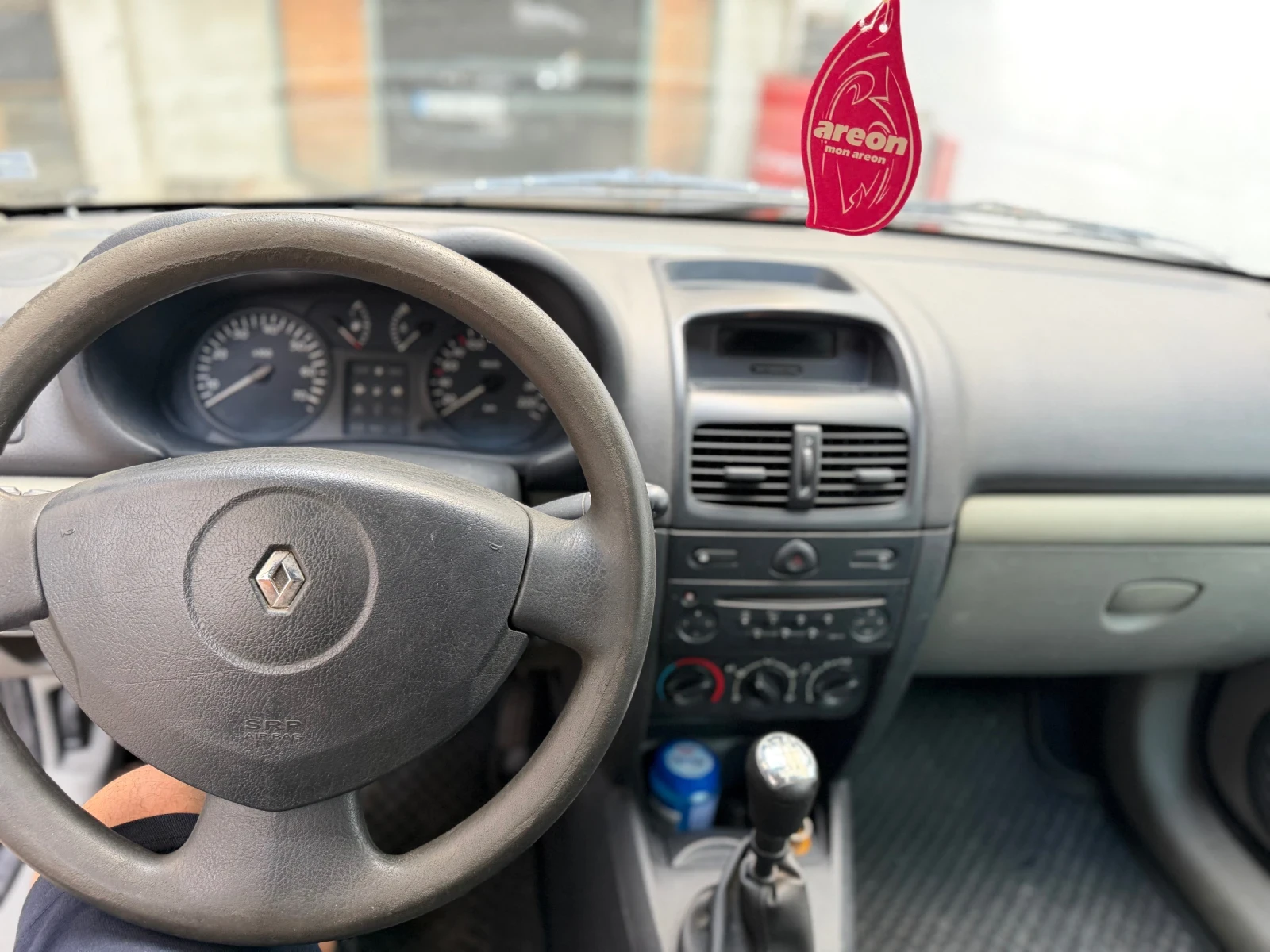 Renault Clio 1.2, снимка 5 - Автомобили и джипове - 54858391