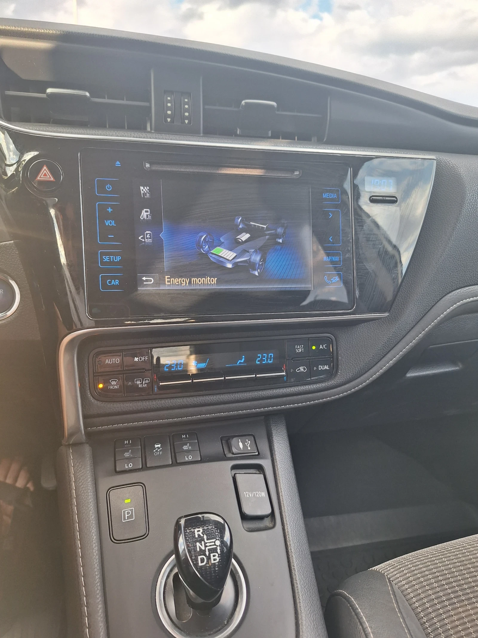 Toyota Auris, снимка 8 - Автомобили и джипове - 55416747