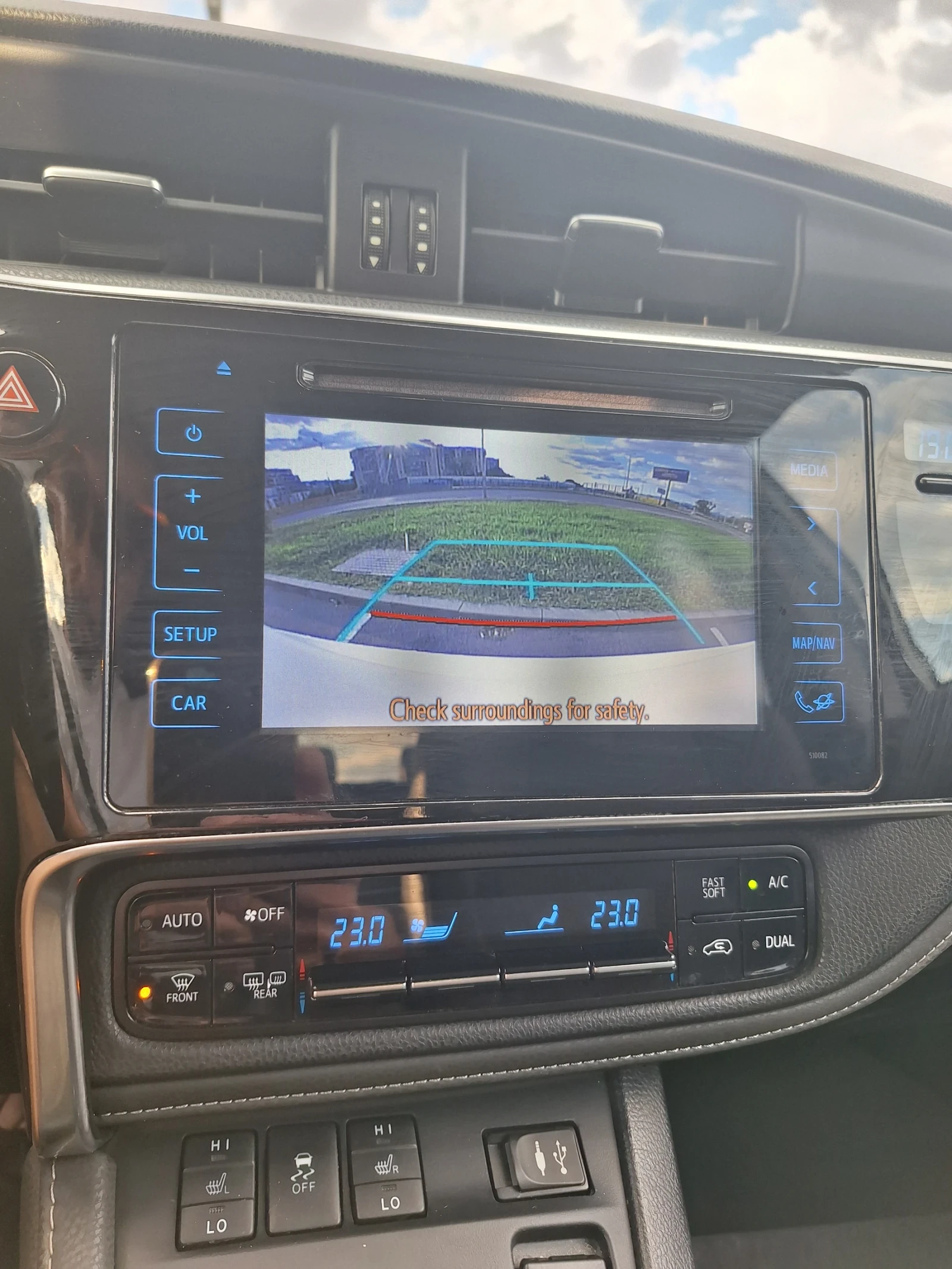 Toyota Auris, снимка 9 - Автомобили и джипове - 55416747