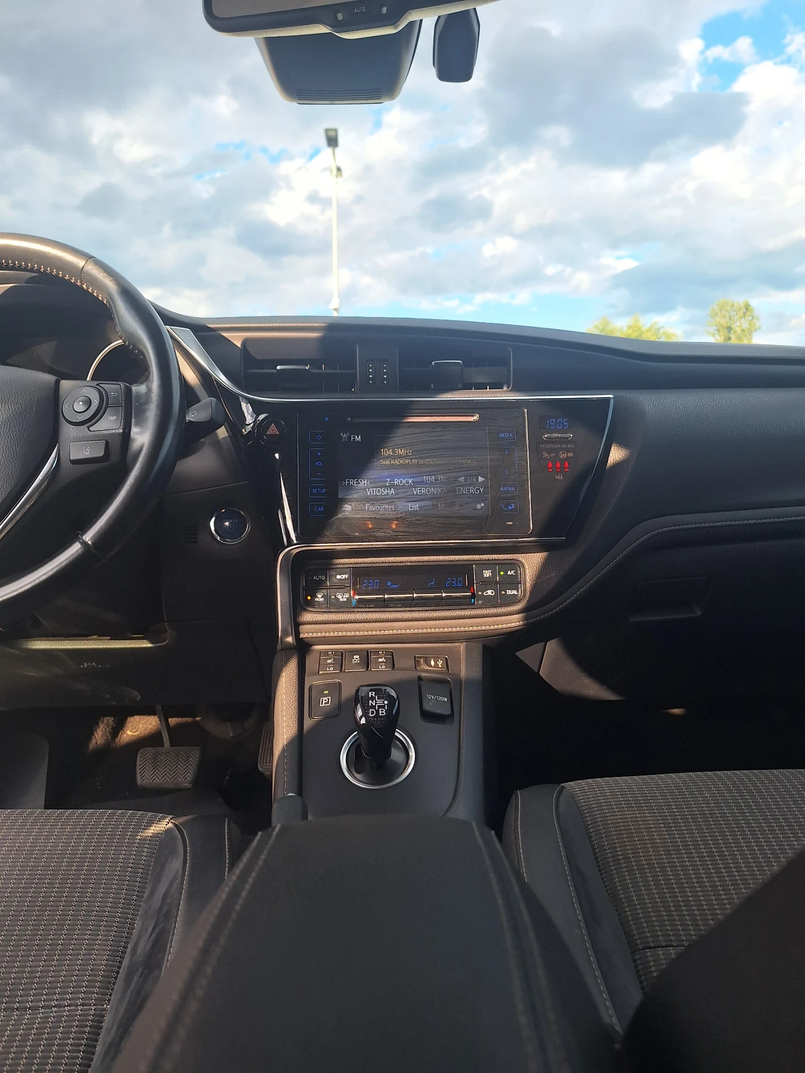 Toyota Auris, снимка 6 - Автомобили и джипове - 55416747