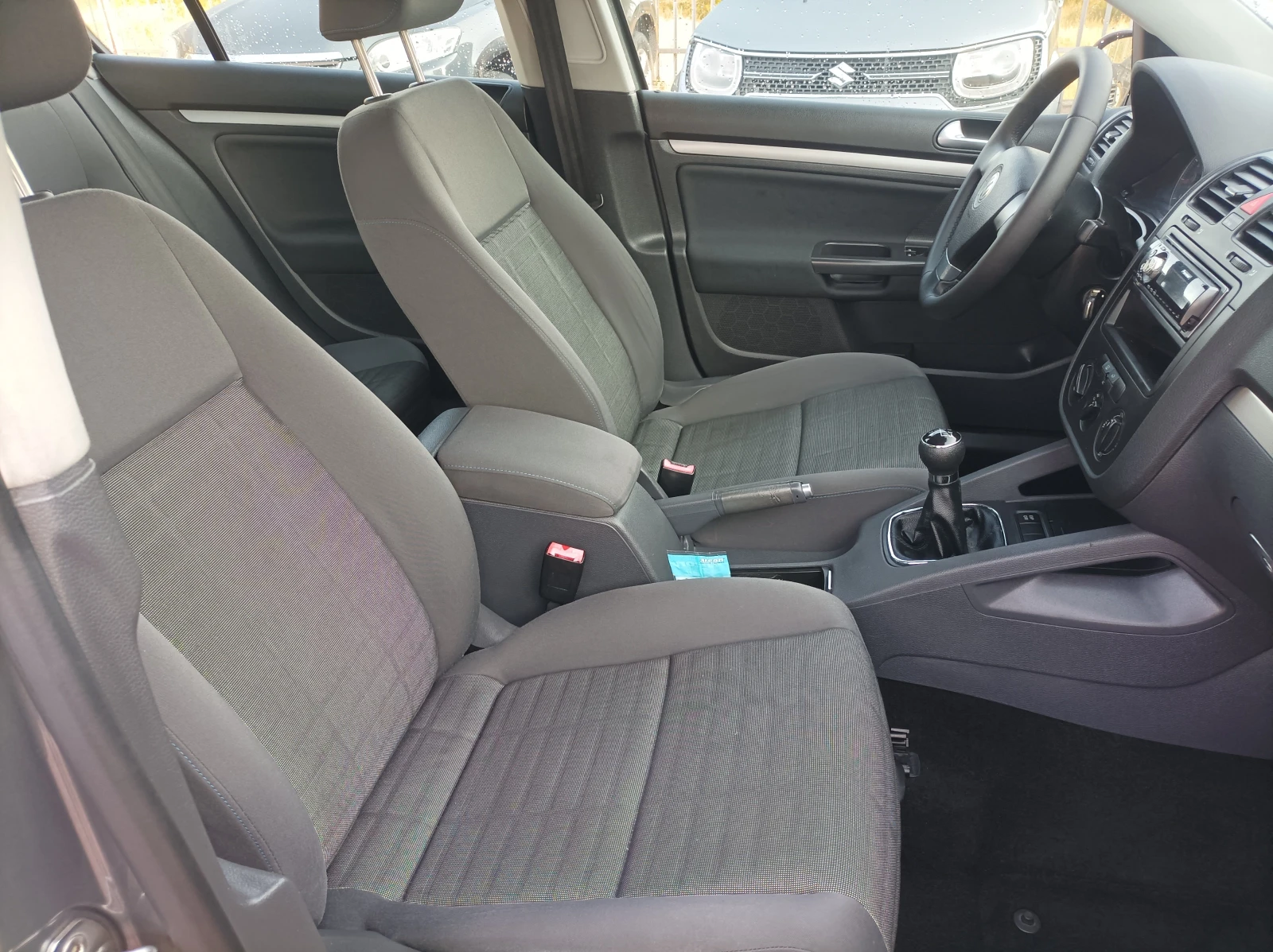 VW Golf 1.6 -102КС/ ЛИЗИНГ , снимка 8 - Автомобили и джипове - 55965889