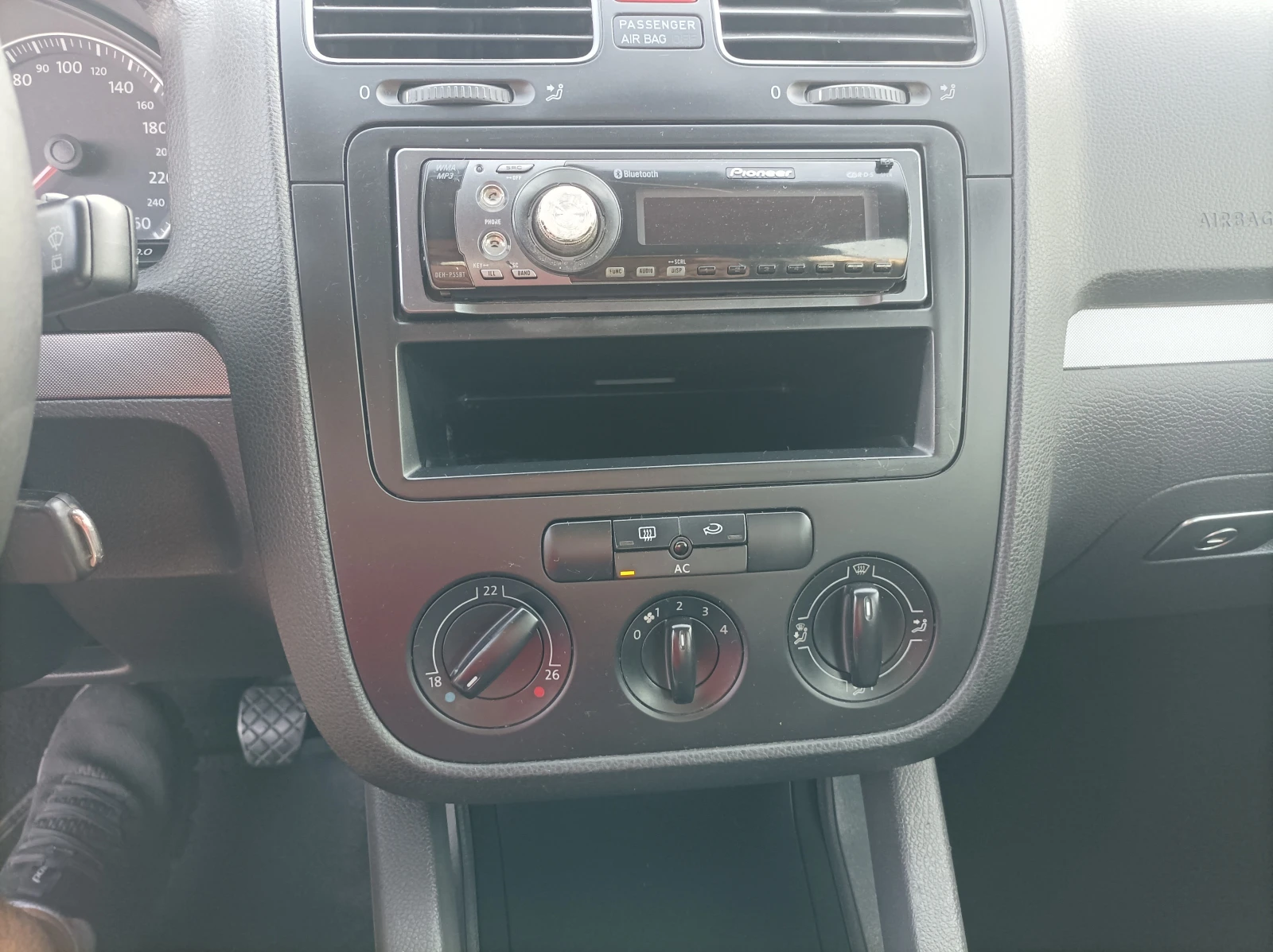 VW Golf 1.6 -102КС/ ЛИЗИНГ , снимка 14 - Автомобили и джипове - 55965889