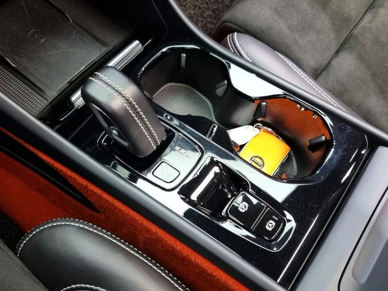 Volvo XC40 B4 R-Design| 194�.�.| ���.��������� | Mobile.bg � ����������� 9