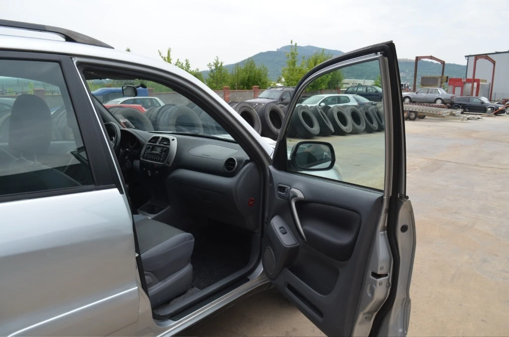 Toyota Rav4 2.0 D4D | Mobile.bg — изображение 13
