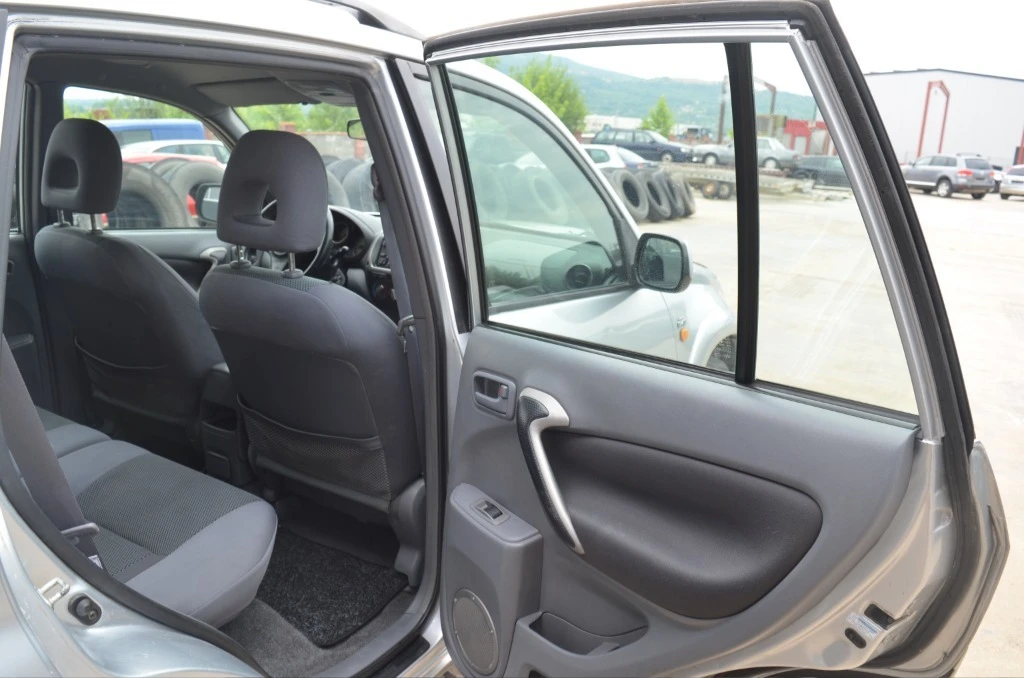 Toyota Rav4 2.0 D4D | Mobile.bg — изображение 12