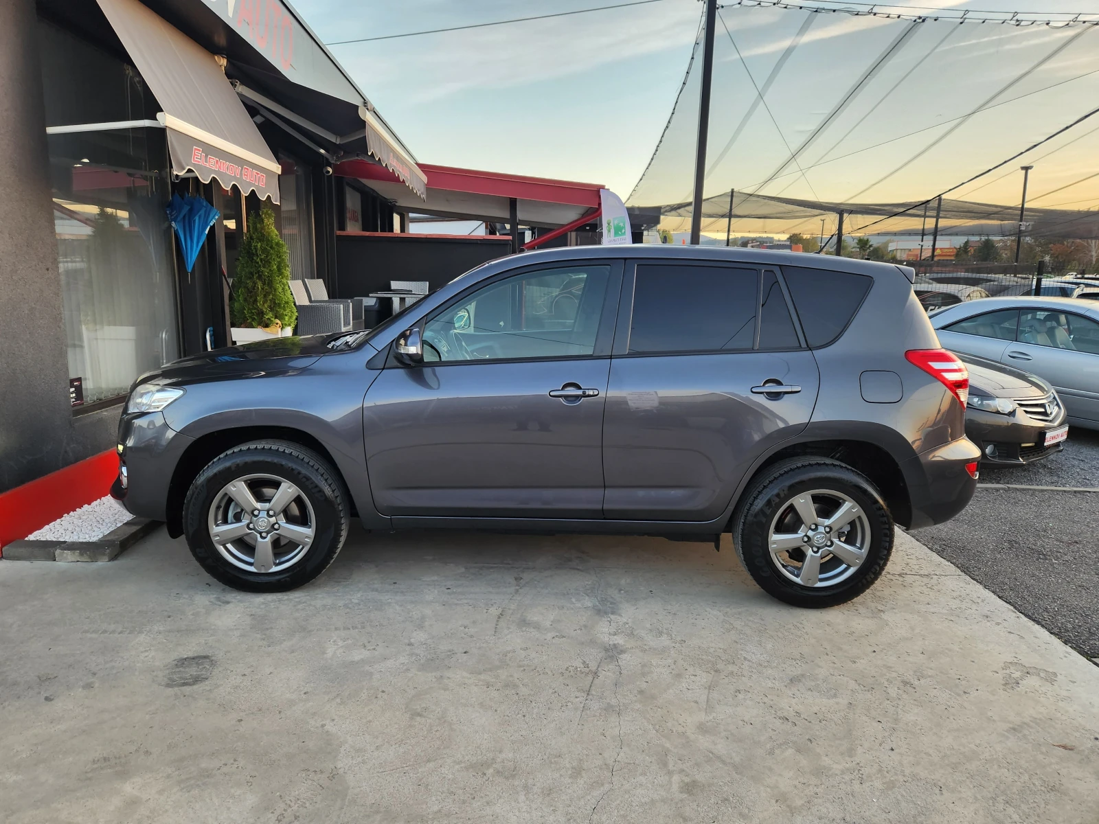 Toyota Rav4 2.0I-158к.с EURO 5b-АВТОМАТИК-НАВИГАЦИЯ-ШВЕЙЦАРИЯ - изображение 4