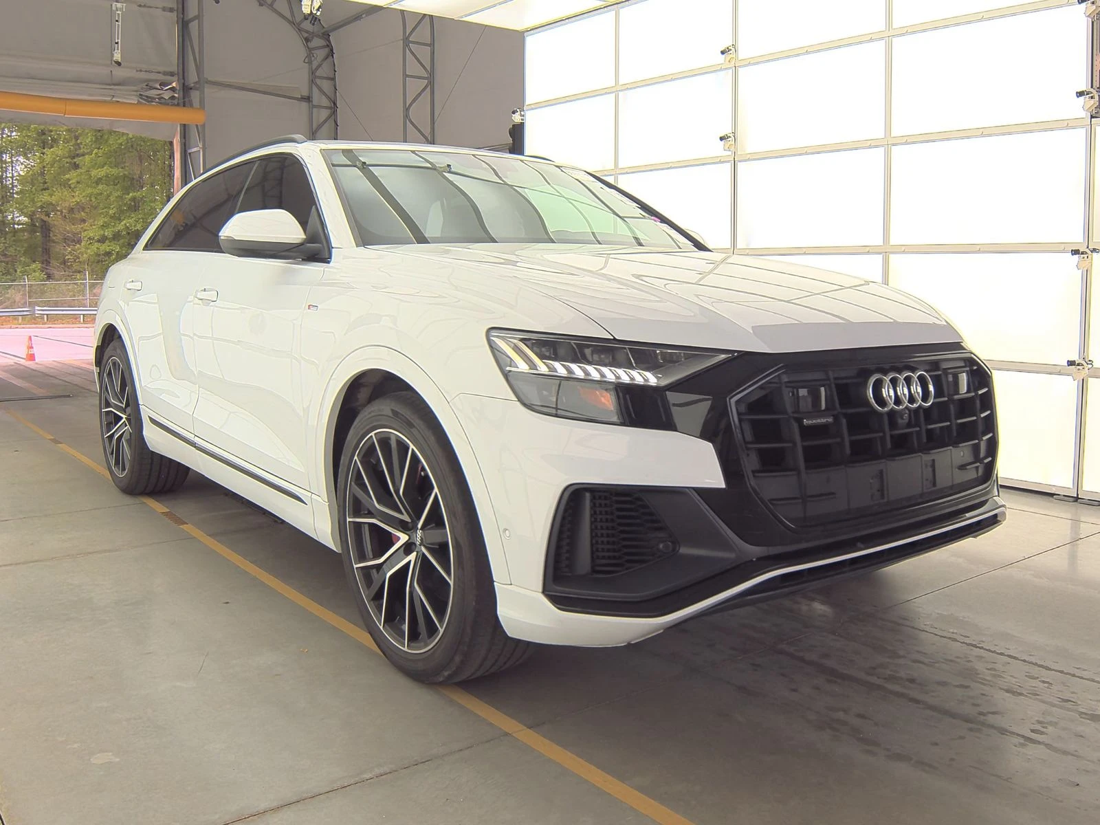 Audi Q8 PRESTIGE S-Line* Matrix* B&О* 360* Въздух* Масаж*  - изображение 3