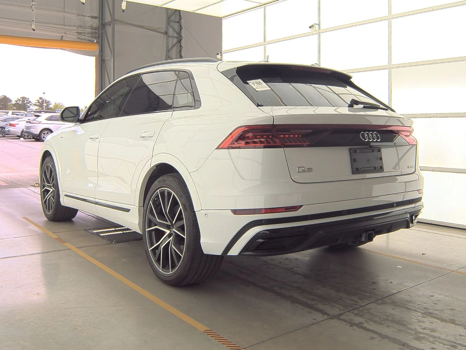 Audi Q8 PRESTIGE S-Line* Matrix* B&О* 360* Въздух* Масаж*  - изображение 6