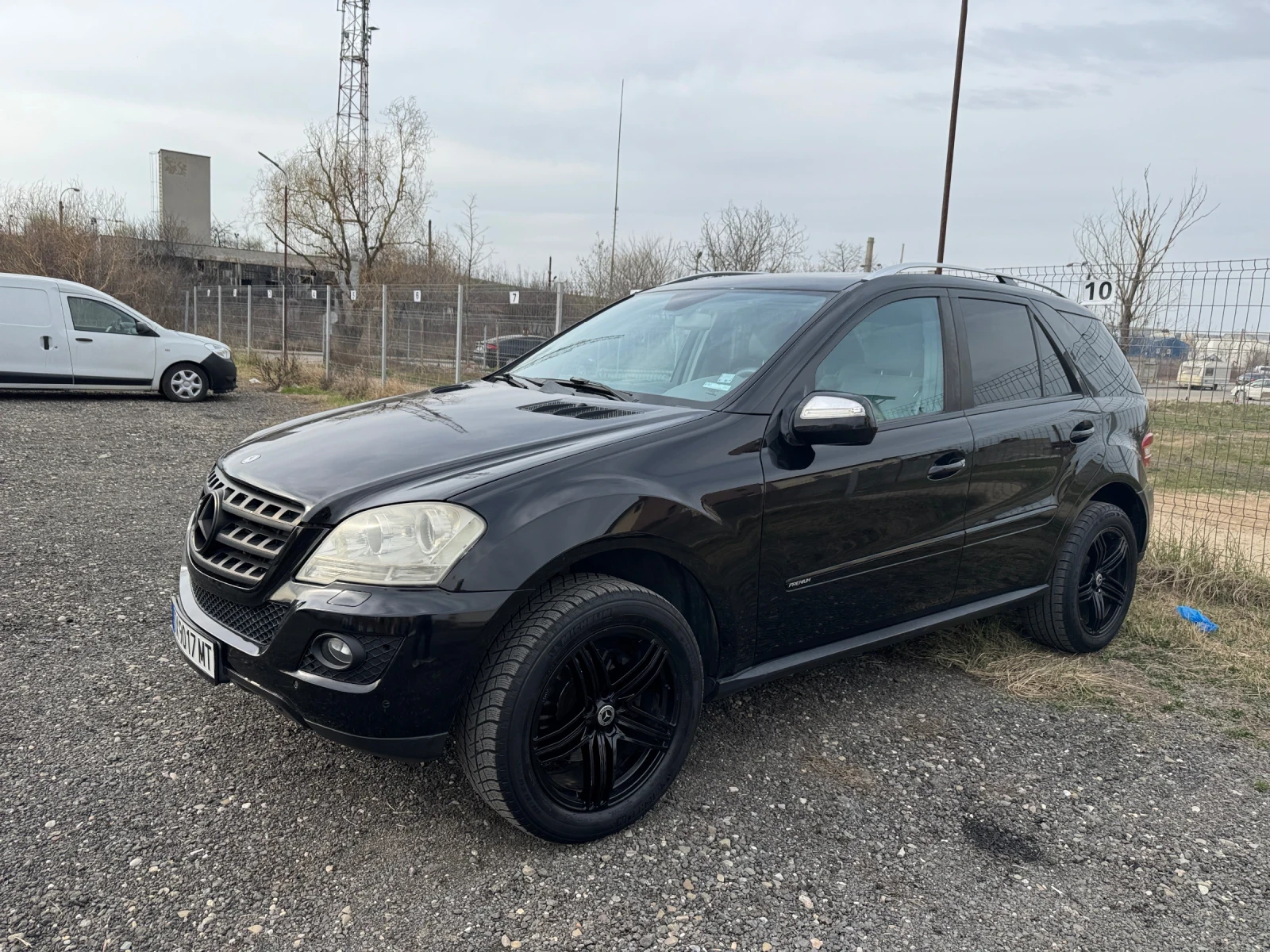 Mercedes-Benz ML 320 Premium, снимка 2 - Автомобили и джипове - 54680976