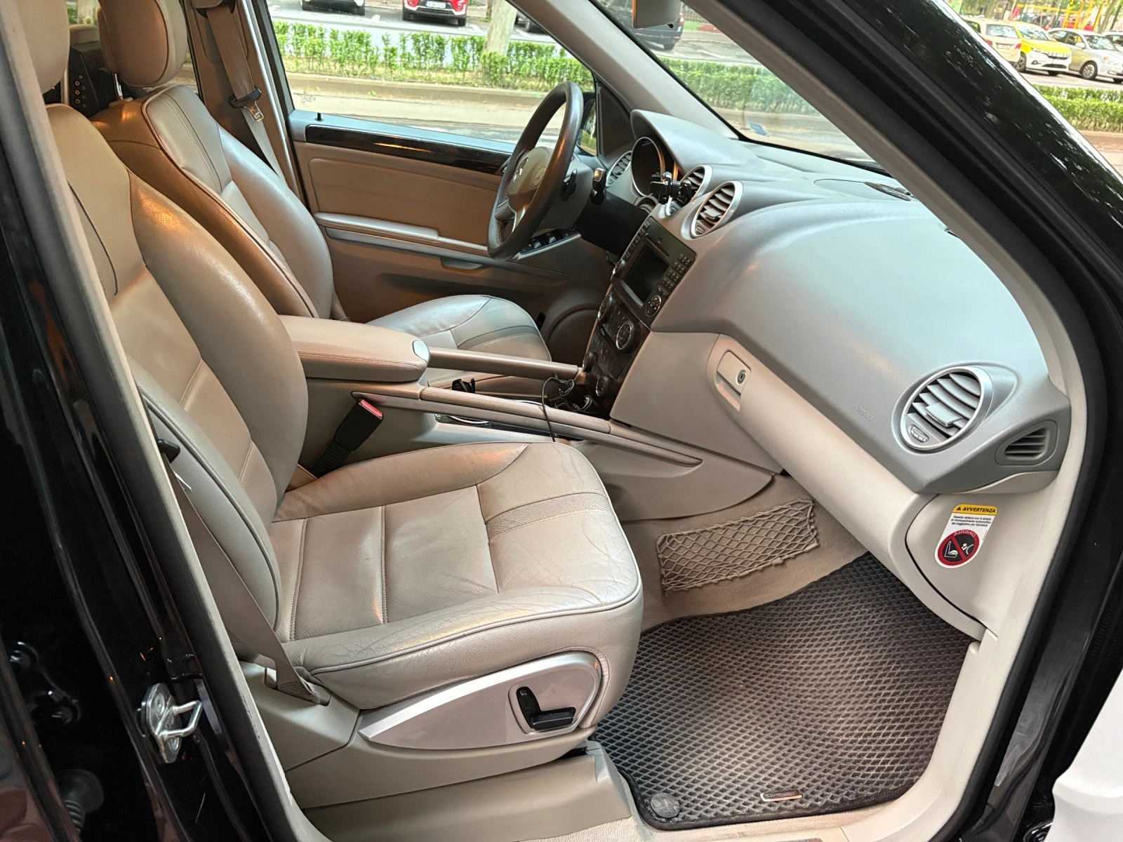 Mercedes-Benz ML 320 Premium, снимка 9 - Автомобили и джипове - 54680976