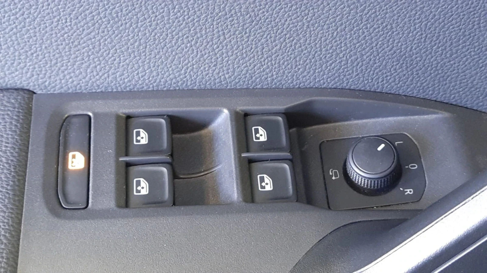 Seat Arona TGI, снимка 8 - Автомобили и джипове - 54913050