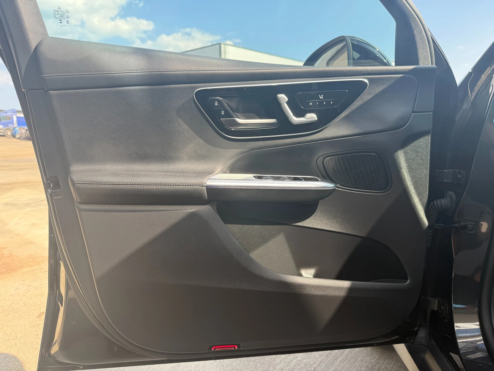 Mercedes-Benz GLC 220 / AMG Line / 4 Matic / Distronic /, снимка 15 - Автомобили и джипове - 55847007