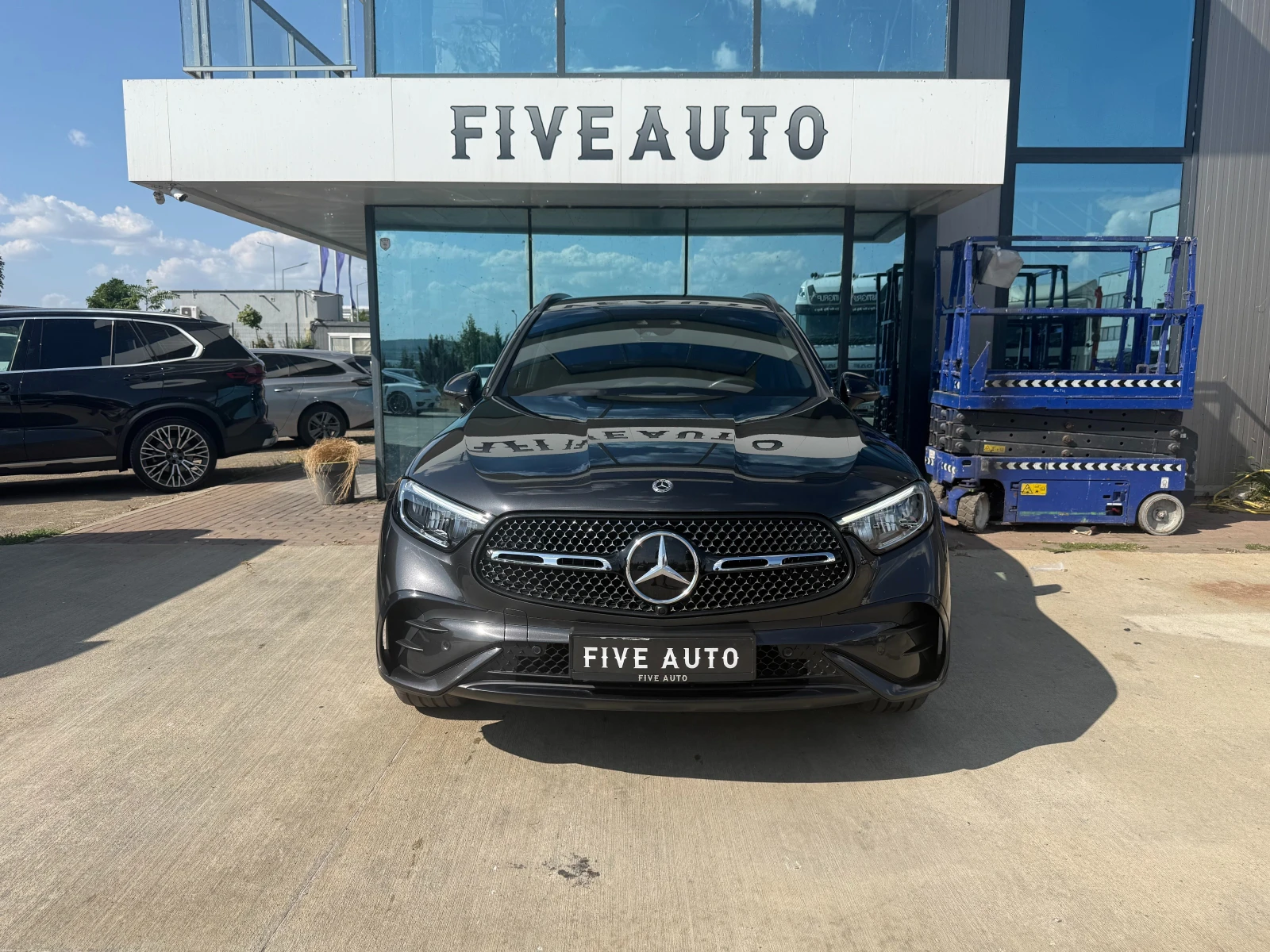 Mercedes-Benz GLC 220 / AMG Line / 4 Matic / Distronic /, снимка 2 - Автомобили и джипове - 55847007