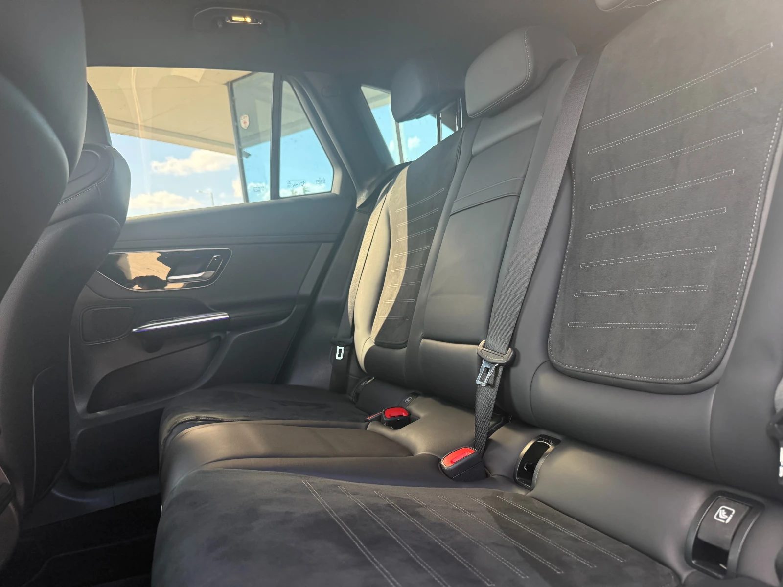 Mercedes-Benz GLC 220 / AMG Line / 4 Matic / Distronic /, снимка 14 - Автомобили и джипове - 55847007