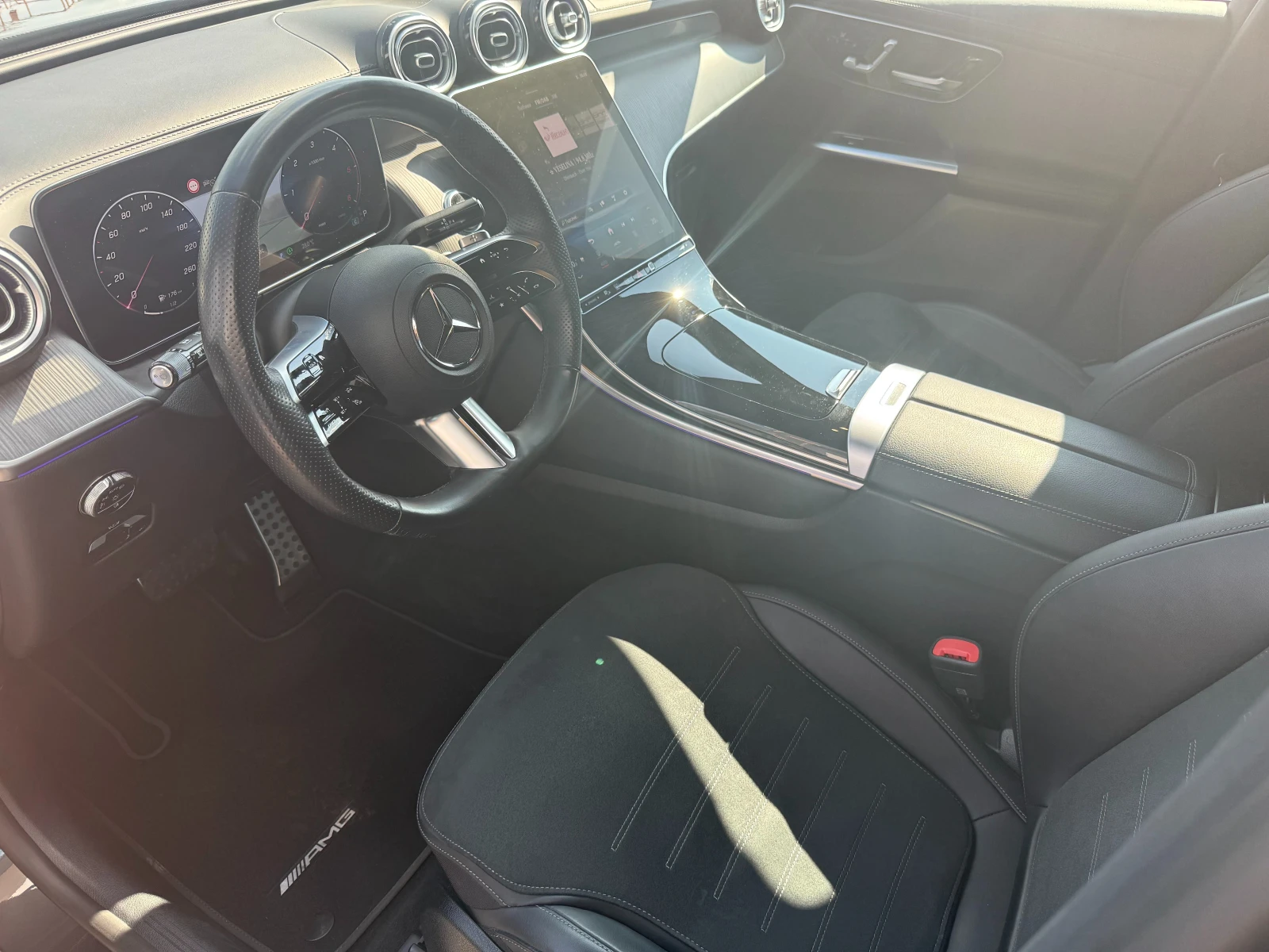 Mercedes-Benz GLC 220 / AMG Line / 4 Matic / Distronic /, снимка 9 - Автомобили и джипове - 55847007