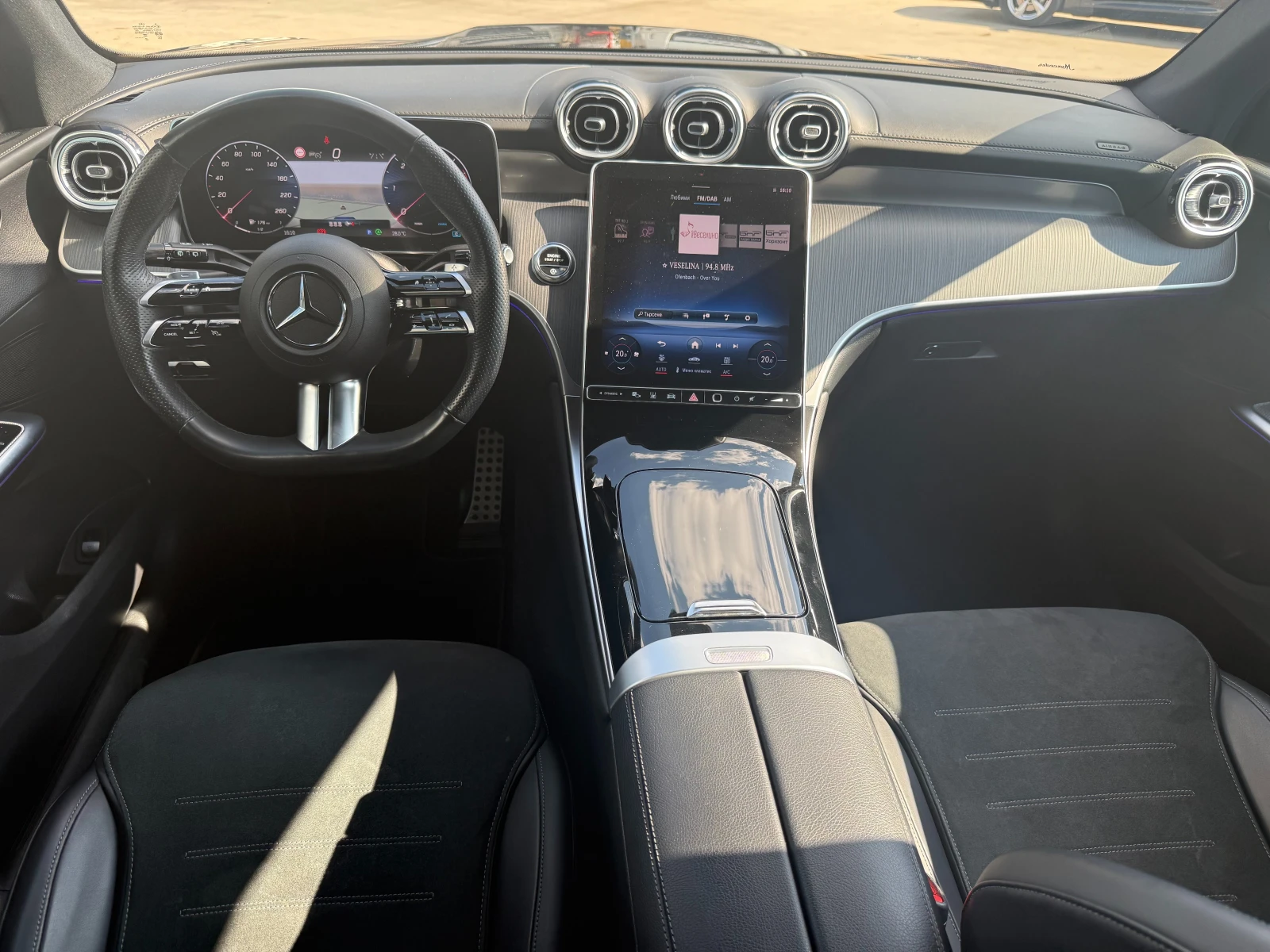 Mercedes-Benz GLC 220 / AMG Line / 4 Matic / Distronic /, снимка 11 - Автомобили и джипове - 55847007