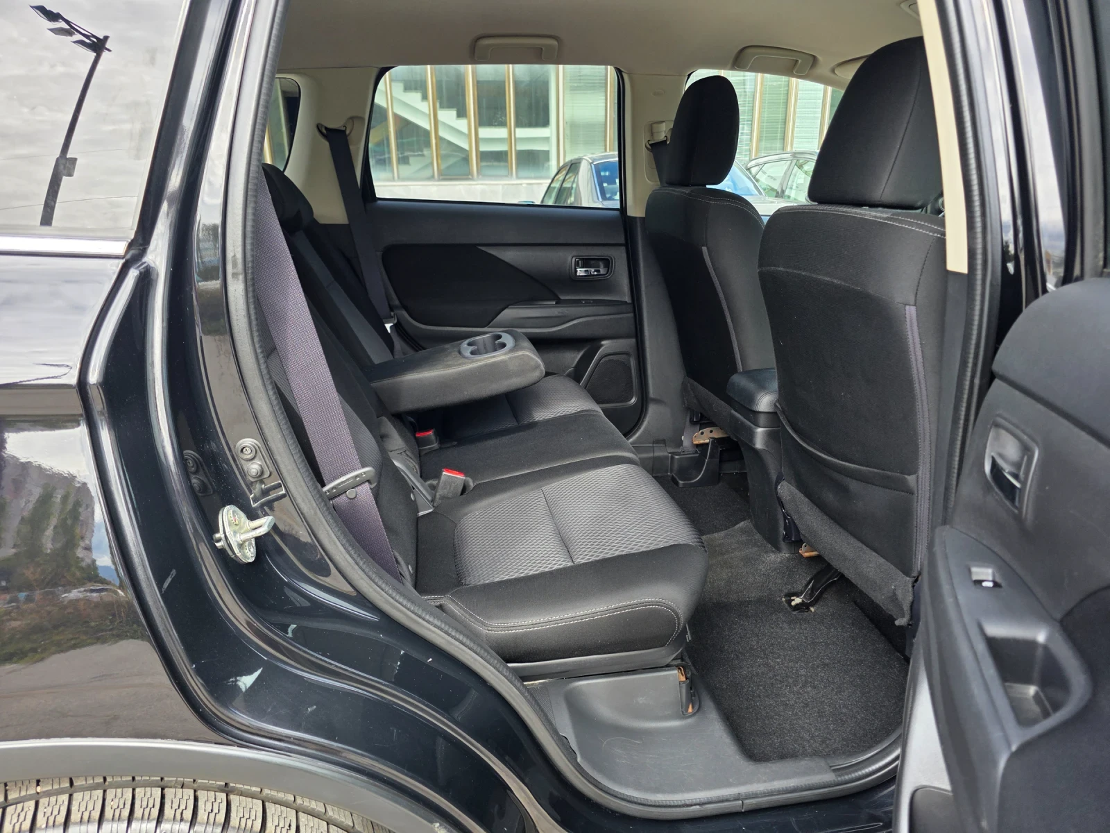 Mitsubishi Outlander 2.0i 150k.c 4x4 ITALIA EURO 6B , снимка 13 - Автомобили и джипове - 56229621