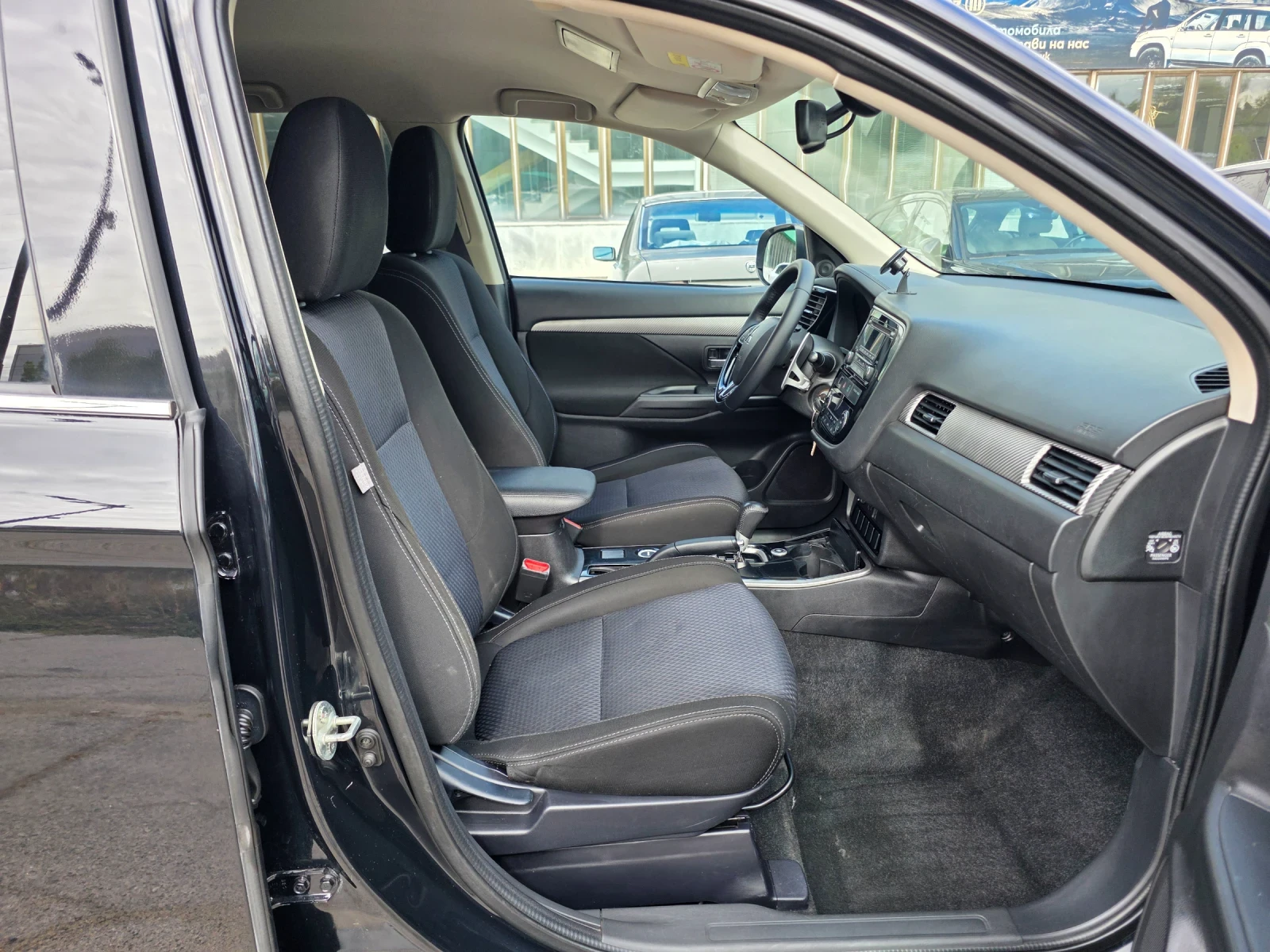Mitsubishi Outlander 2.0i 150k.c 4x4 ITALIA EURO 6B , снимка 14 - Автомобили и джипове - 56229621