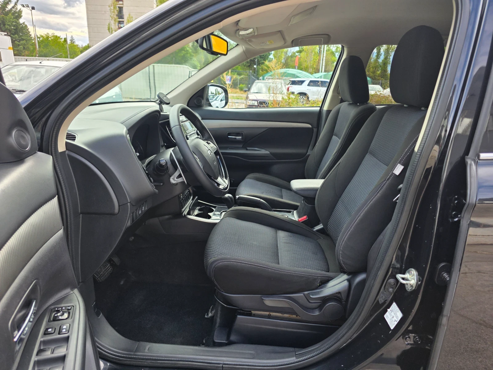 Mitsubishi Outlander 2.0i 150k.c 4x4 ITALIA EURO 6B , снимка 7 - Автомобили и джипове - 56229621