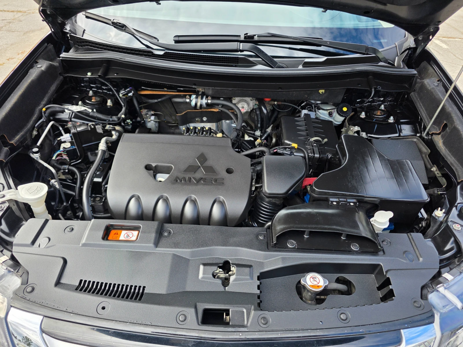 Mitsubishi Outlander 2.0i 150k.c 4x4 ITALIA EURO 6B , снимка 16 - Автомобили и джипове - 56229621